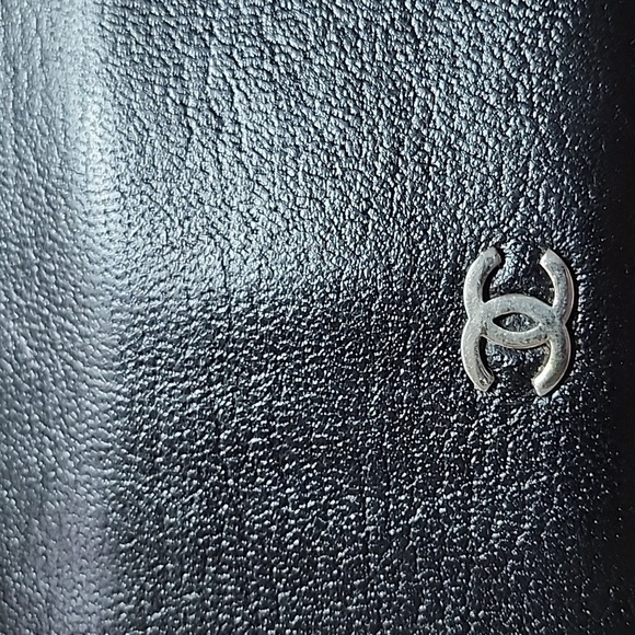 Chanel Black Leather Wallet With Detachable Chain - Picture 4 of 13